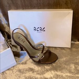 BCBG Paris Lettore Coffee Met. Foil dress heels